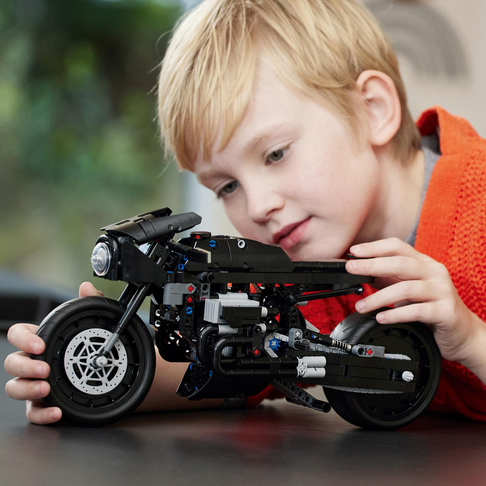 LEGO Technic: THE BATMAN - Batcycle 42155 (8075022794978)