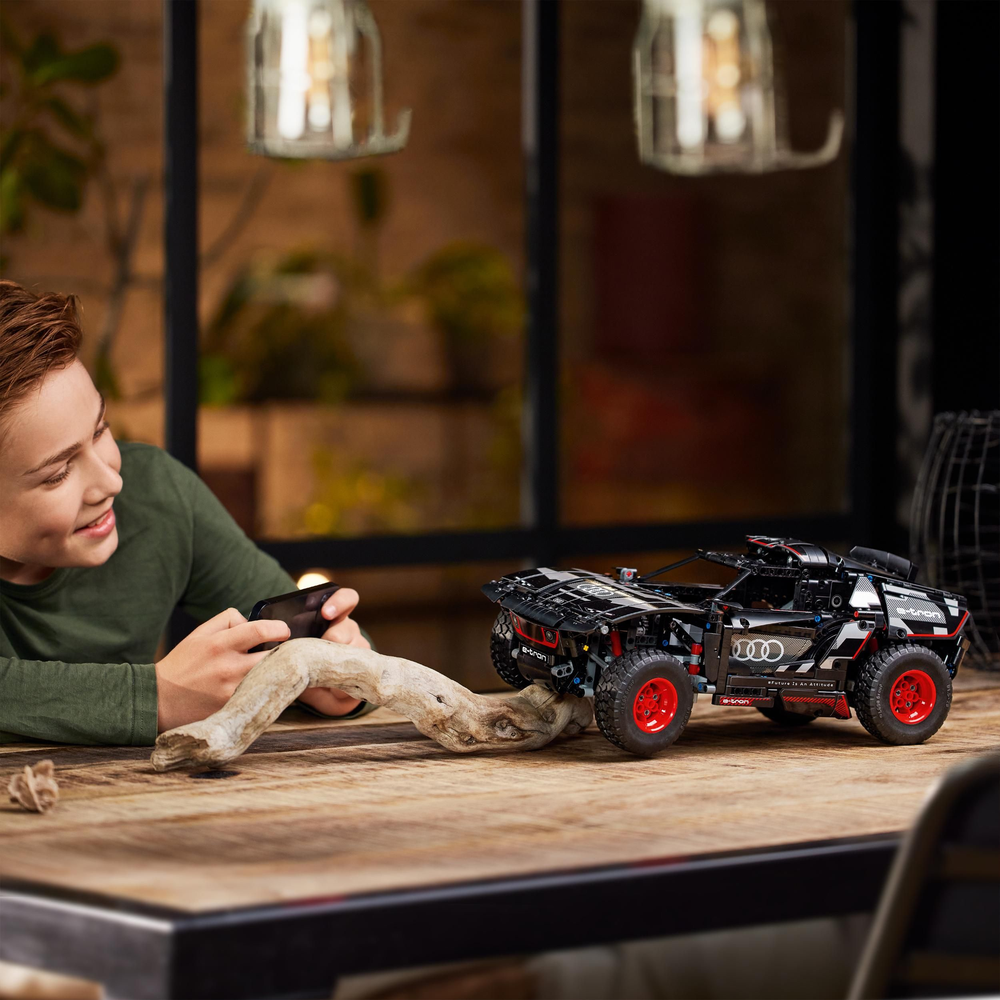 LEGO Technic Audi RS Q e-tron 42160 (8119331291362)