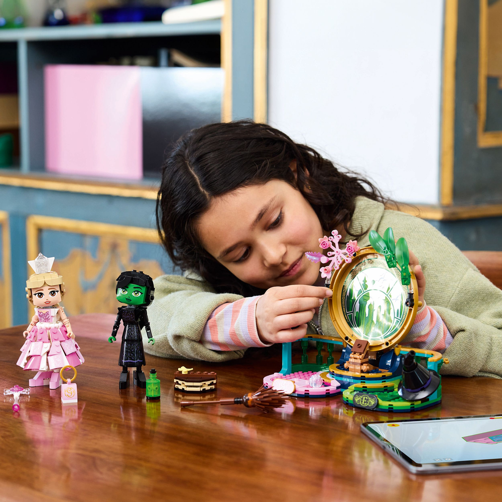 LEGO Wicked Elphaba & Glinda Figures 75682 (8732767453410)