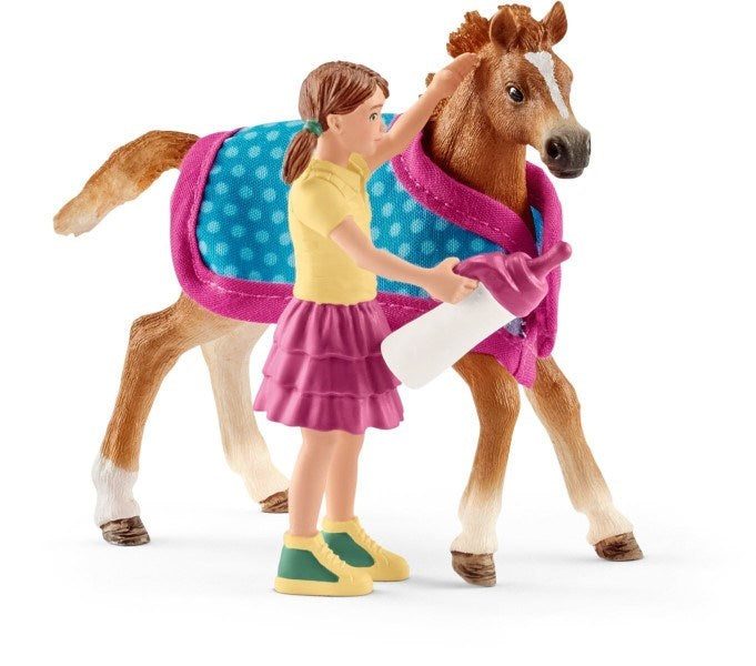 Schleich 42361 - Foal with Blanket (6823110803638)